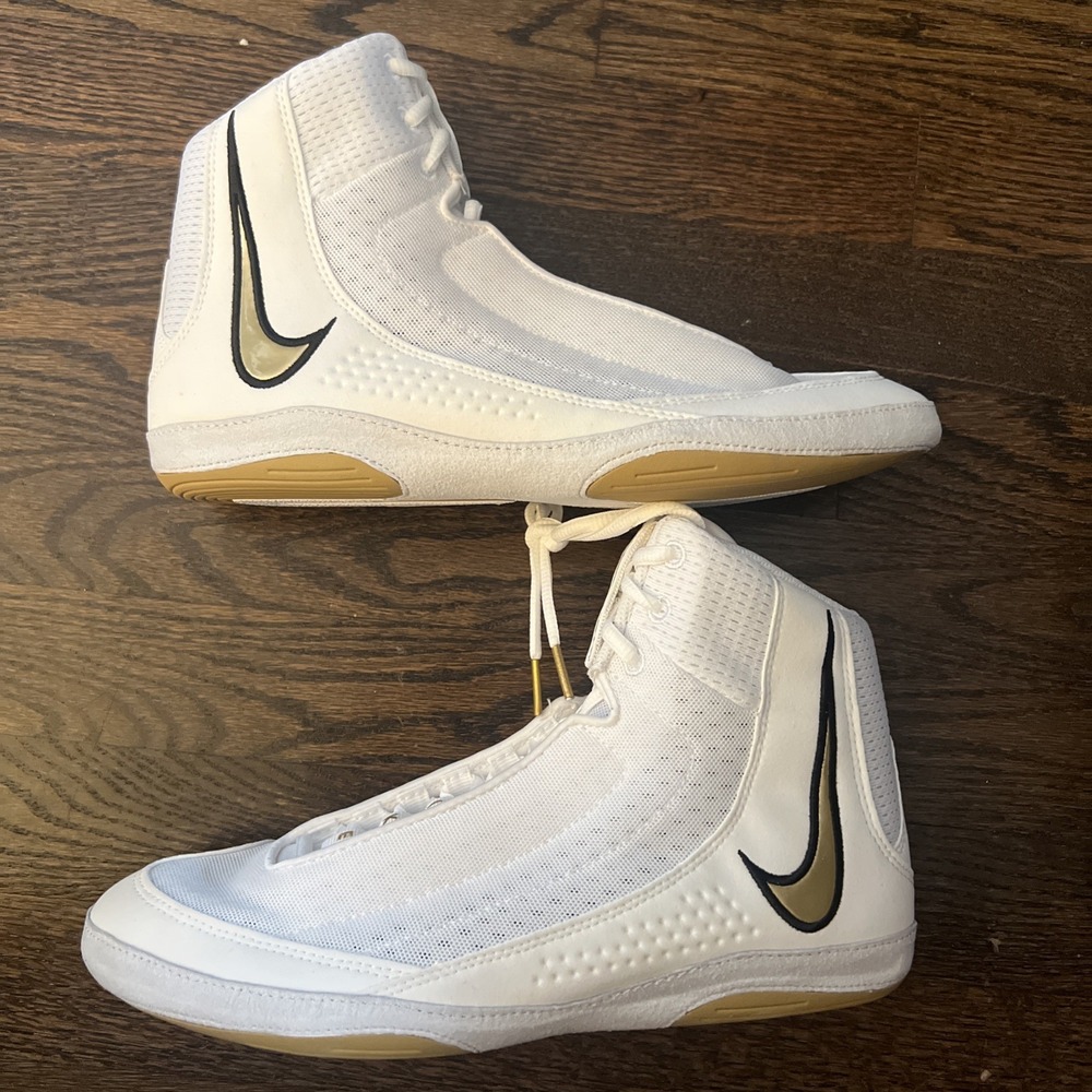 Nike Inflict 4 Mens Size 9.5 White Gold Wrestling Shoes Boxing Lace Up NEW
